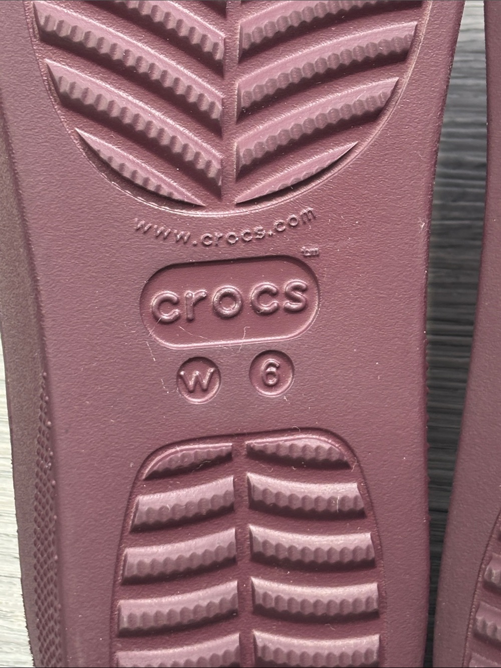 CROCS Burgundy Classic Platform Slide Sandals - size W6 - Picture 9 of 9
